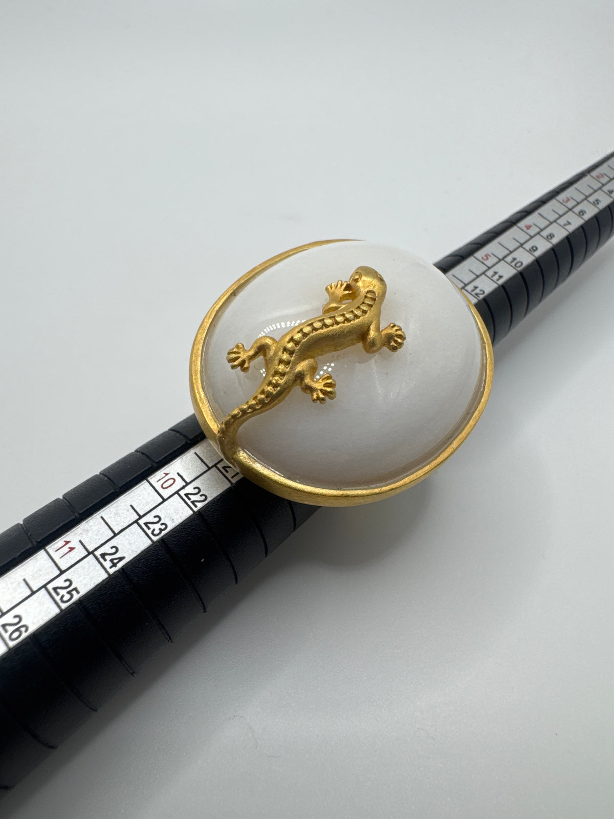 Glow by Sheila Fajl Gold Gecko Lizard White Cabochon Oval Ring- Size 8